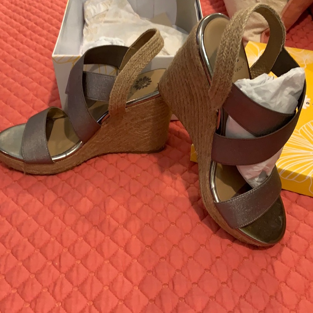 Women silver wedge